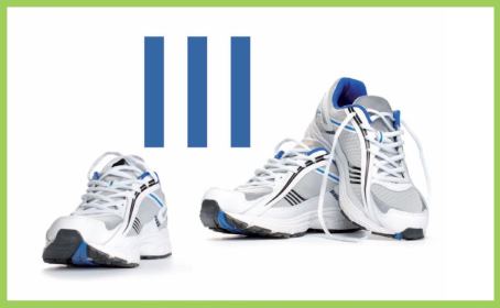 Drei Turnschuhe mit der Ziffer III. Foto: (c) vladakela, www.fotolia.com